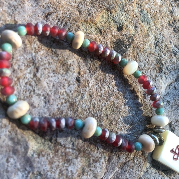 Beaded bracelet with Ivory Colored Chinese Symbol Charm - Picture 3 of 7